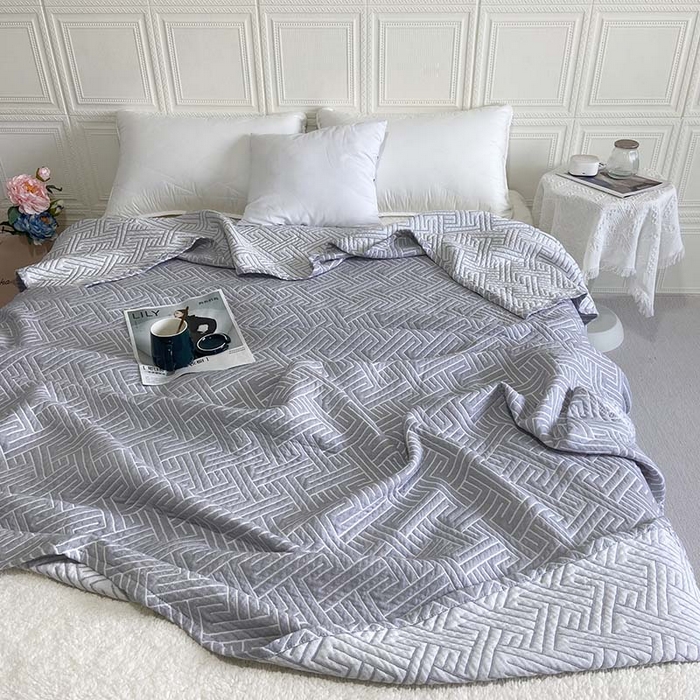 91家纺网 家纺一手货源 找家纺 卡奥家纺 2025新款水洗全棉四层纱盖毯毛巾被夏凉被  围城-灰