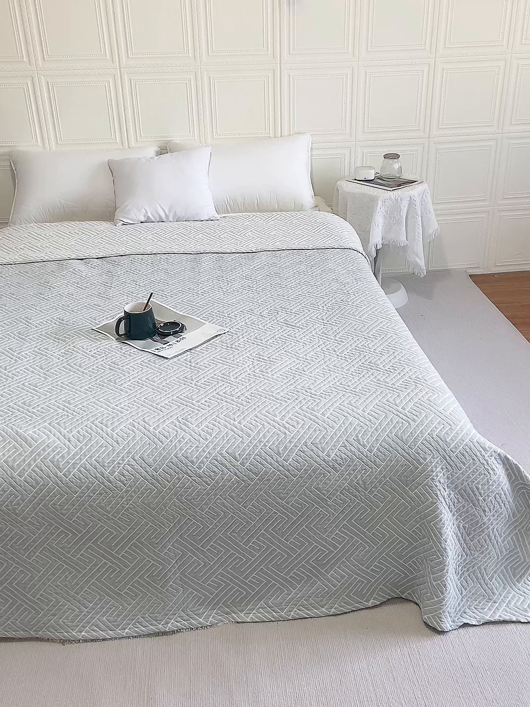 91家纺网 家纺一手货源 找家纺 卡奥家纺 2025新款水洗全棉四层纱盖毯毛巾被夏凉被  围城-水蓝