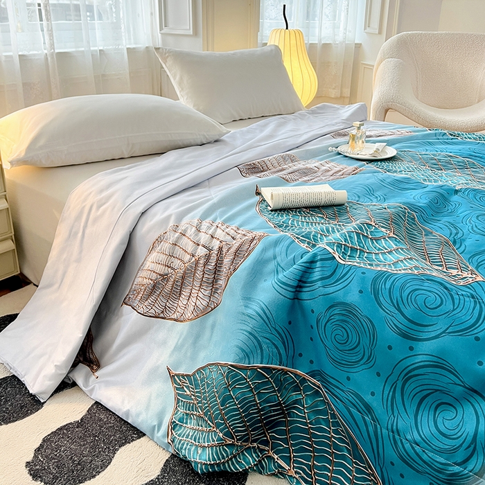 91家纺网 家纺一手货源 找家纺 VIP被业 2025新款外贸印花夏被 蓝色妖姬