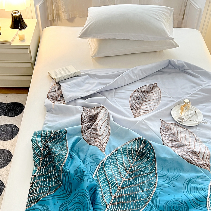 91家纺网 家纺一手货源 找家纺 VIP被业 2025新款外贸印花夏被 蓝色妖姬