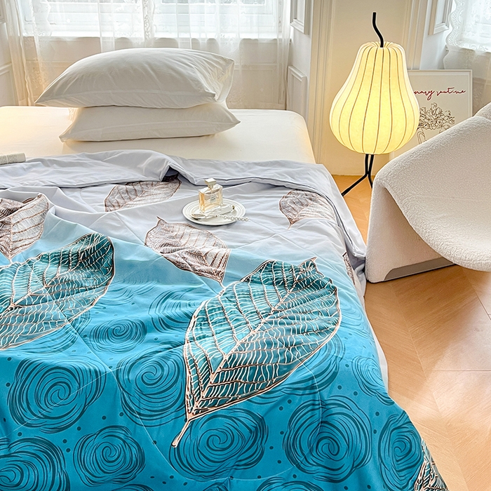 91家纺网 家纺一手货源 找家纺 VIP被业 2025新款外贸印花夏被 蓝色妖姬