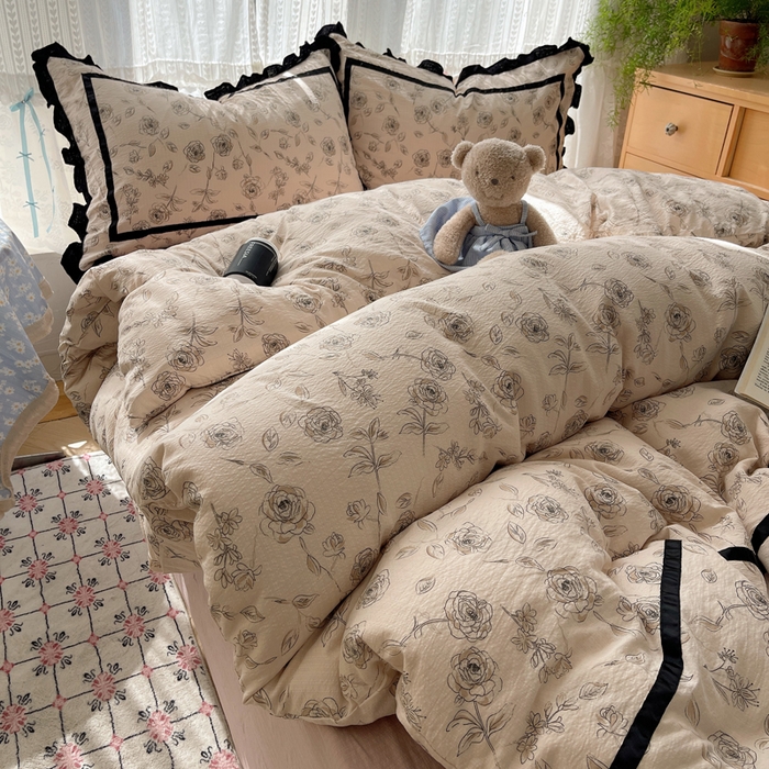 91家纺网 家纺一手货源 找家纺 繁花家居 2025新款云感木棉花边款法式印花四件套 夜皇后