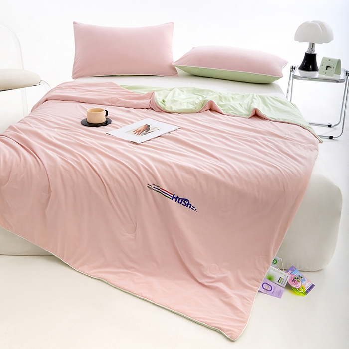 91家纺网 家纺一手货源 找家纺 VIP被业 2025新款0负担防蚊透气深睡被凉感丝网红直播小红书大豆冰丝空调夏被 蜜桃粉