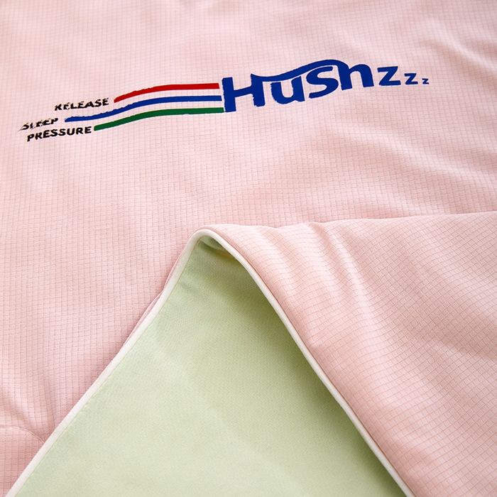 91家纺网 家纺一手货源 找家纺 VIP被业 2025新款0负担防蚊透气深睡被凉感丝网红直播小红书大豆冰丝空调夏被 蜜桃粉