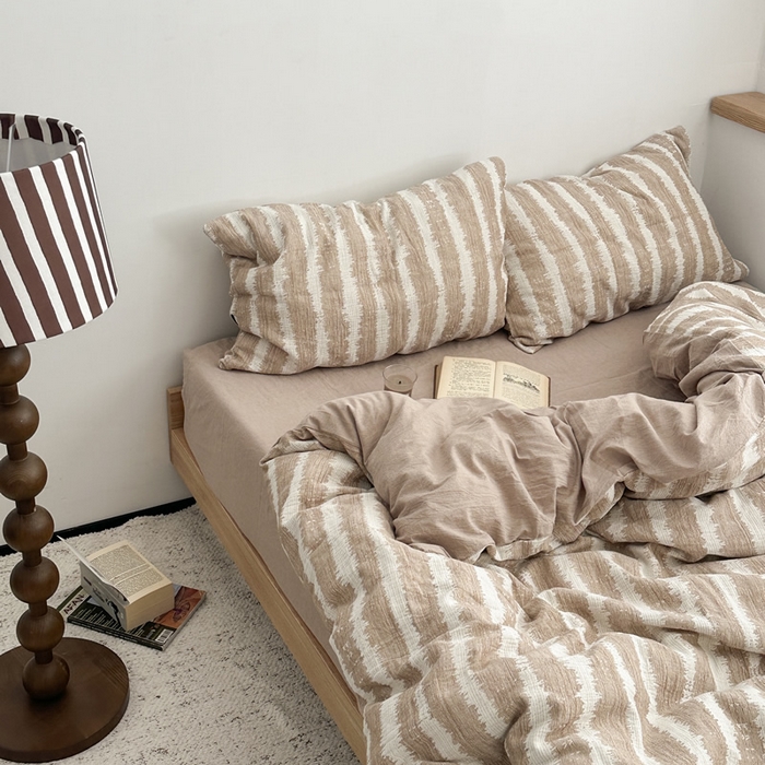 91家纺网 家纺一手货源 找家纺 柚可家居 2024新款三层纱浮雕提花四件套（送手提袋） 枫桥夜泊-浅咖（送手提袋）