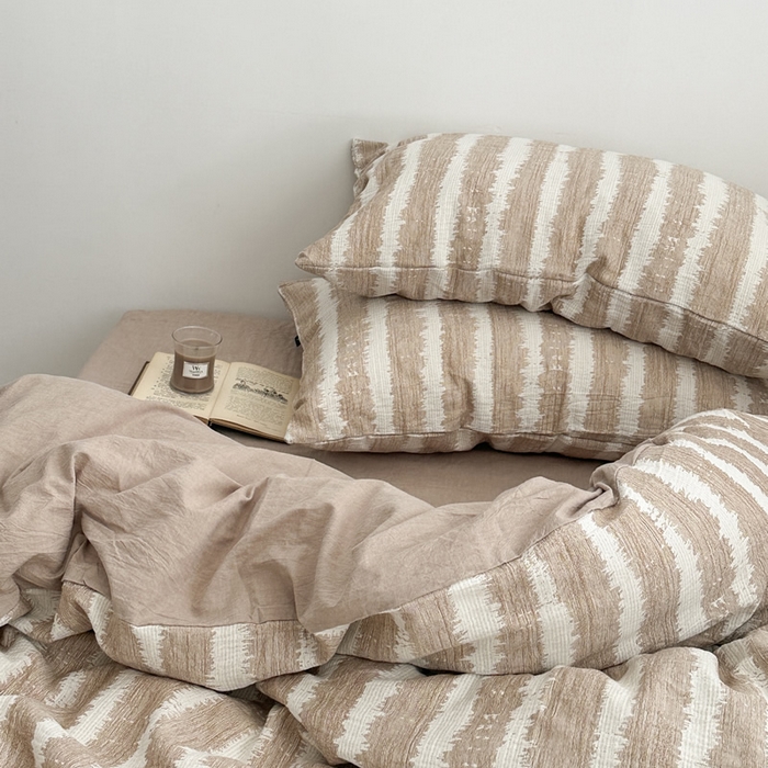 91家纺网 家纺一手货源 找家纺 柚可家居 2024新款三层纱浮雕提花四件套（送手提袋） 枫桥夜泊-浅咖（送手提袋）