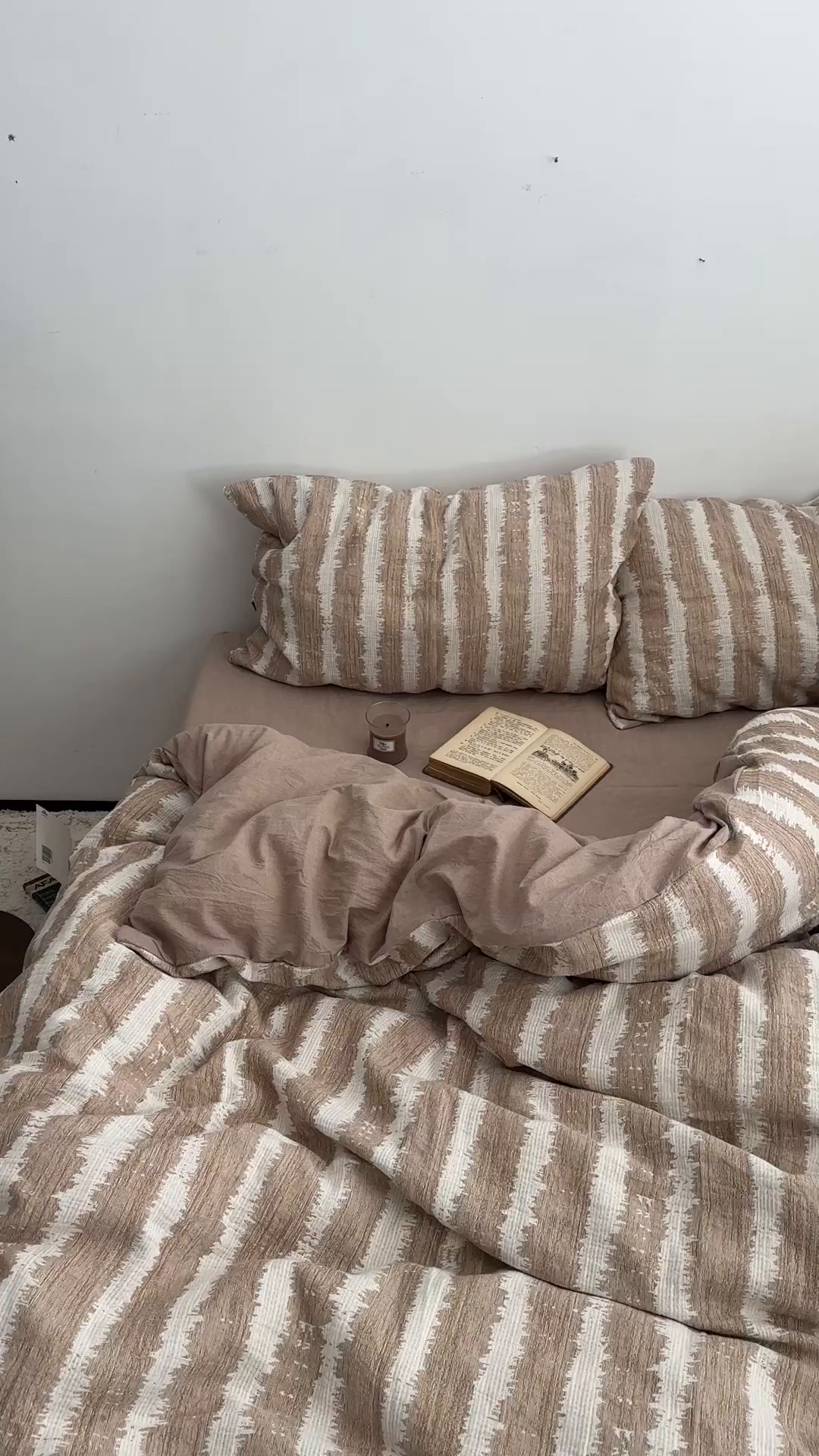 91家纺网 家纺一手货源 找家纺 柚可家居 2024新款三层纱浮雕提花四件套（送手提袋） 枫桥夜泊-浅咖（送手提袋）