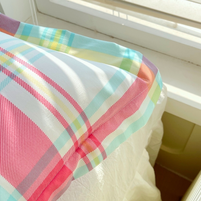 91家纺网 家纺一手货源 找家纺 雨彤家纺 2025年新款A类条纹水洗棉枕套 春彩格