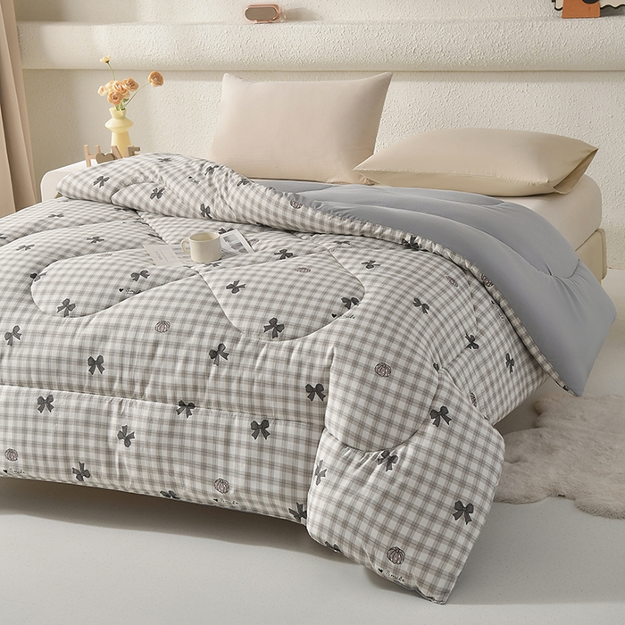 91家纺网 家纺一手货源 找家纺 无瑕家居 2025年新款水洗棉冬被春秋被被子被芯床褥被芯学生宿舍被子被芯 蝴蝶格灰