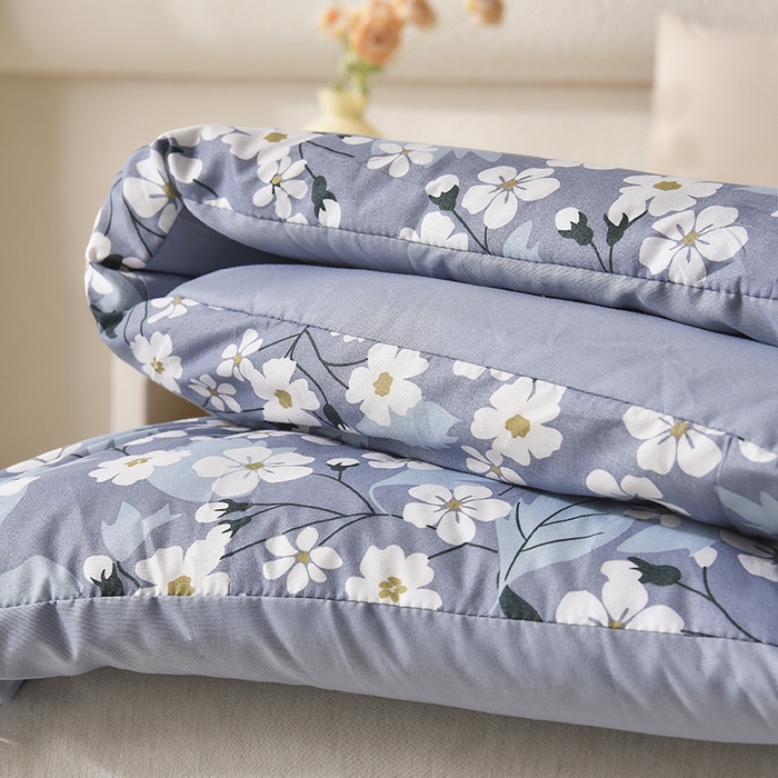 91家纺网 家纺一手货源 找家纺 无瑕家居 2025年新款水洗棉冬被春秋被被子被芯床褥被芯学生宿舍被子被芯 碎花蓝色