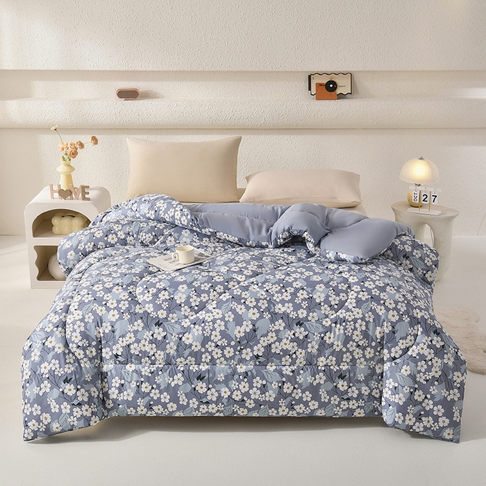 91家纺网 家纺一手货源 找家纺 无瑕家居 2025年新款水洗棉冬被春秋被被子被芯床褥被芯学生宿舍被子被芯 碎花蓝色