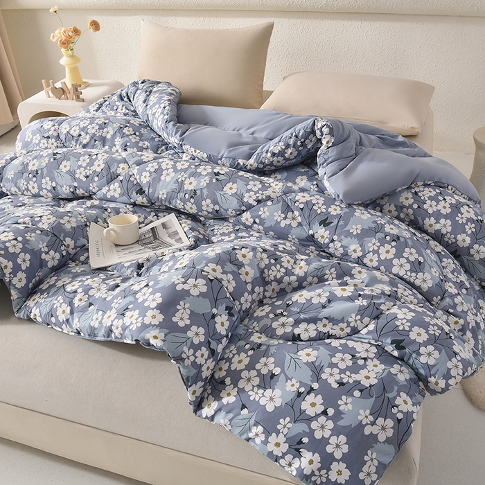 91家纺网 家纺一手货源 找家纺 无瑕家居 2025年新款水洗棉冬被春秋被被子被芯床褥被芯学生宿舍被子被芯 碎花蓝色