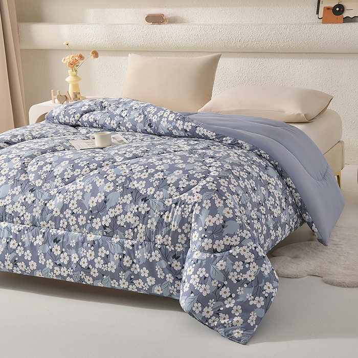 91家纺网 家纺一手货源 找家纺 无瑕家居 2025年新款水洗棉冬被春秋被被子被芯床褥被芯学生宿舍被子被芯 碎花蓝色