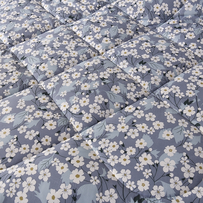 91家纺网 家纺一手货源 找家纺 无瑕家居 2025年新款水洗棉冬被春秋被被子被芯床褥被芯学生宿舍被子被芯 碎花蓝色