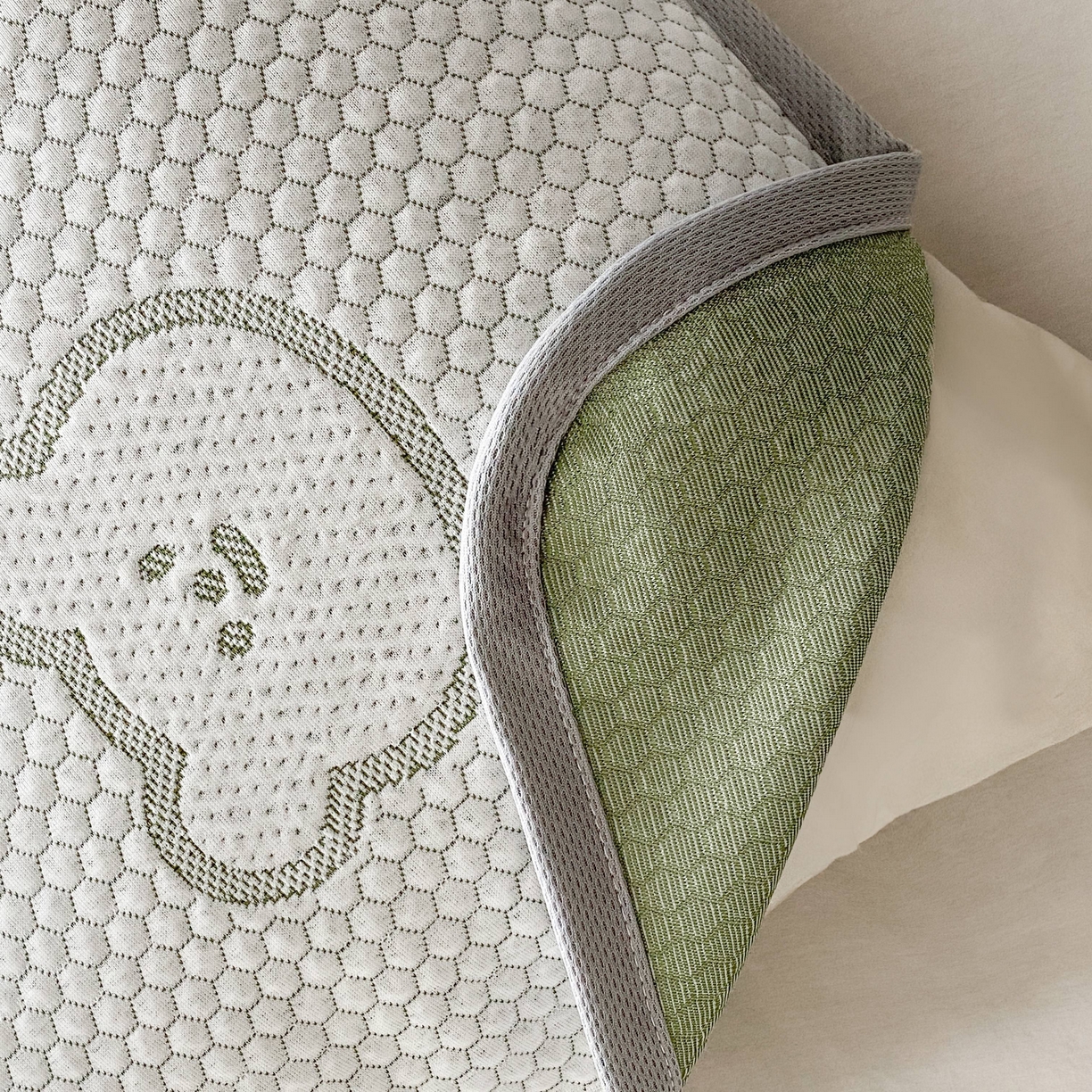 91家纺网 家纺一手货源 找家纺 乐嘉盈 2025年新款凉豆豆印花枕皮 墨绿色