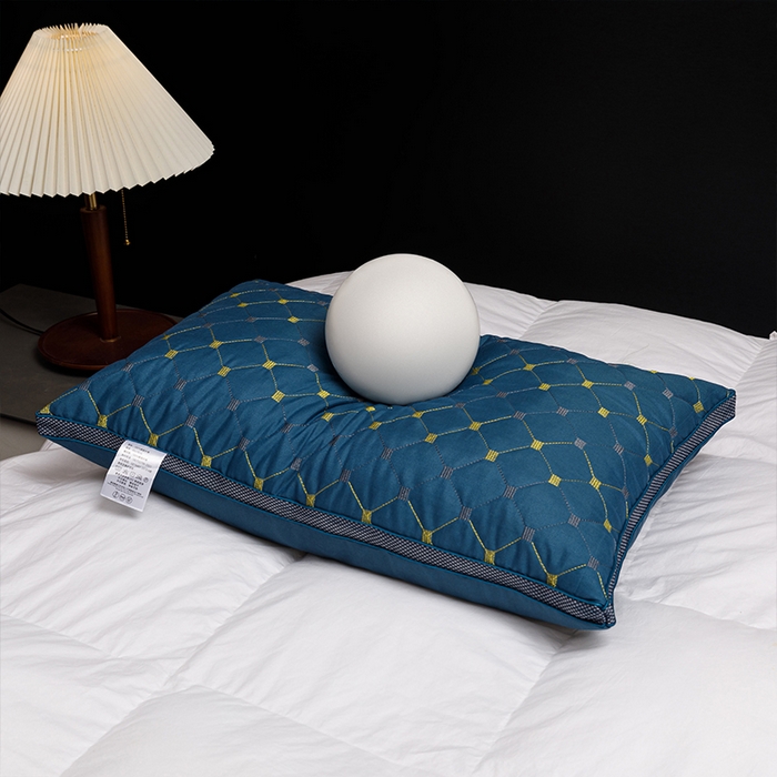 91家纺网 家纺一手货源 找家纺 佳尚枕芯2025新款满天星透气绗绣羽丝绒枕芯枕头 蓝色48x74cm-中枕/只