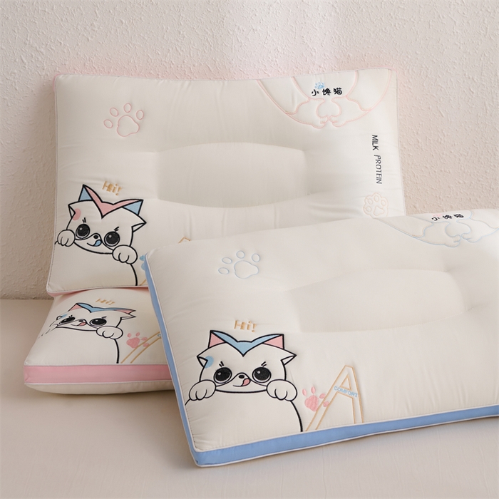 91家纺网 家纺一手货源 找家纺 （总）佳尚枕芯2025春夏新款小馋猫亲子超柔分区护颈枕枕头枕芯