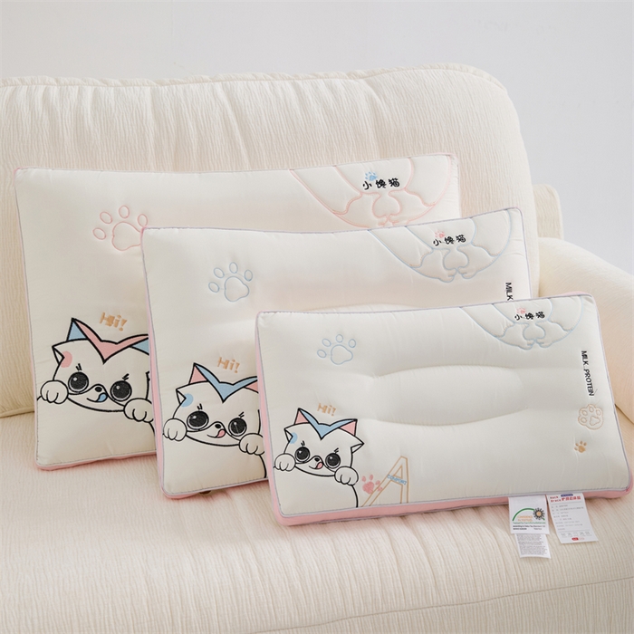 91家纺网 家纺一手货源 找家纺 （总）佳尚枕芯2025春夏新款小馋猫亲子超柔分区护颈枕枕头枕芯
