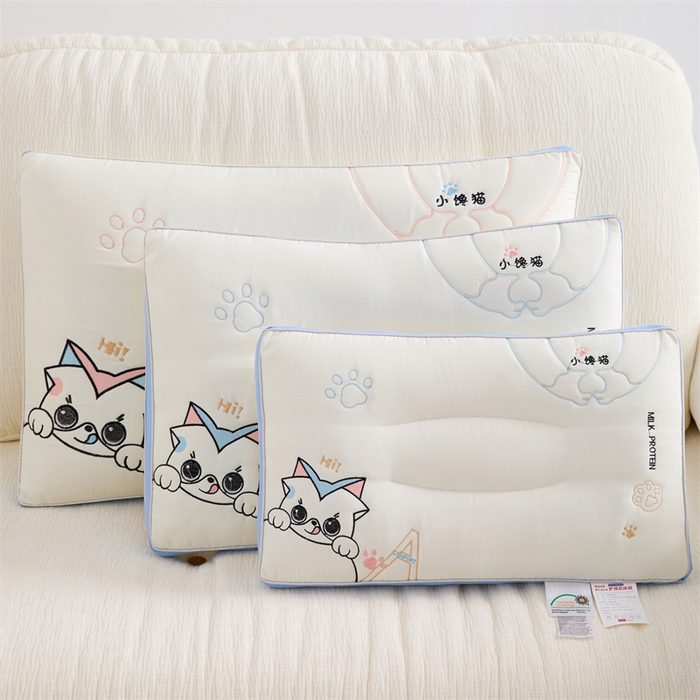 91家纺网 家纺一手货源 找家纺 （总）佳尚枕芯2025春夏新款小馋猫亲子超柔分区护颈枕枕头枕芯
