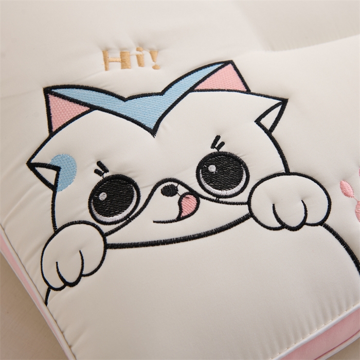 91家纺网 家纺一手货源 找家纺 佳尚枕芯2025春夏新款小馋猫亲子超柔分区护颈枕枕头枕芯 小馋猫亲子护颈枕-粉色成人款48*74cm/只  