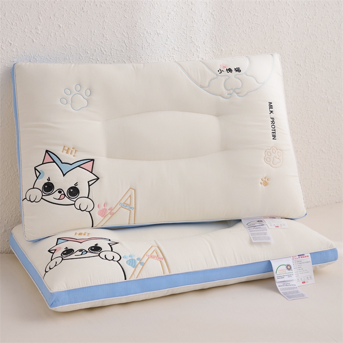 91家纺网 家纺一手货源 找家纺 佳尚枕芯2025春夏新款小馋猫亲子超柔分区护颈枕枕头枕芯 小馋猫亲子护颈枕-蓝色儿童款30*50cm/只 