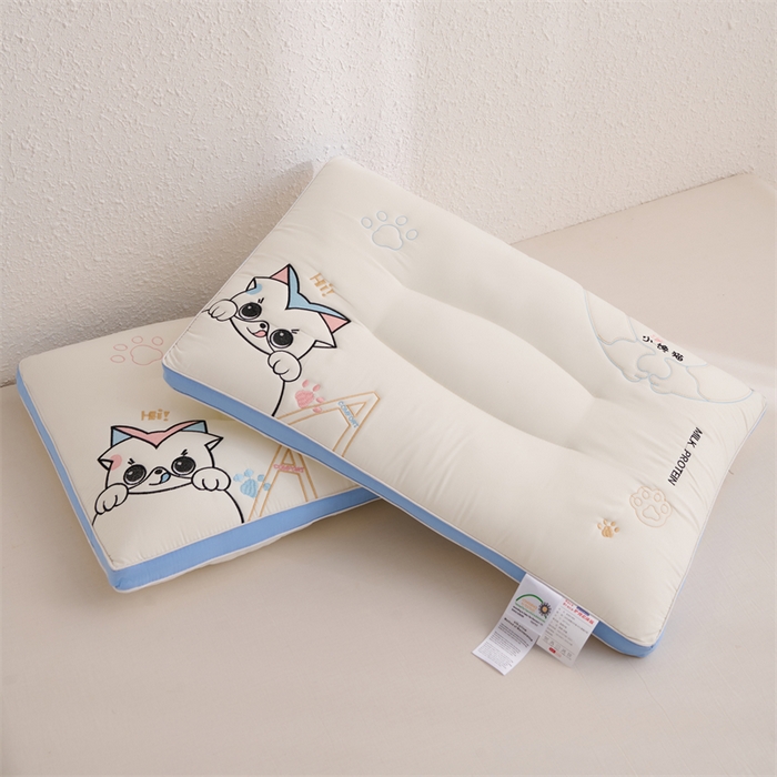 91家纺网 家纺一手货源 找家纺 佳尚枕芯2025春夏新款小馋猫亲子超柔分区护颈枕枕头枕芯 小馋猫亲子护颈枕-蓝色学生款40*60cm/只