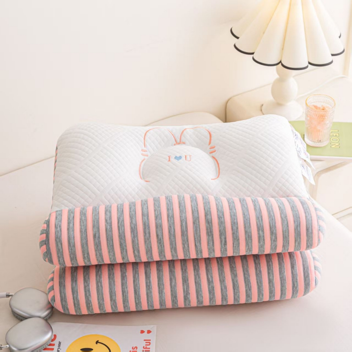 91家纺网 家纺一手货源 找家纺 佳尚枕芯2025新款刺绣情侣款深睡牵引枕枕头枕芯 兔耳反牵引枕-红42x65cm低枕/只