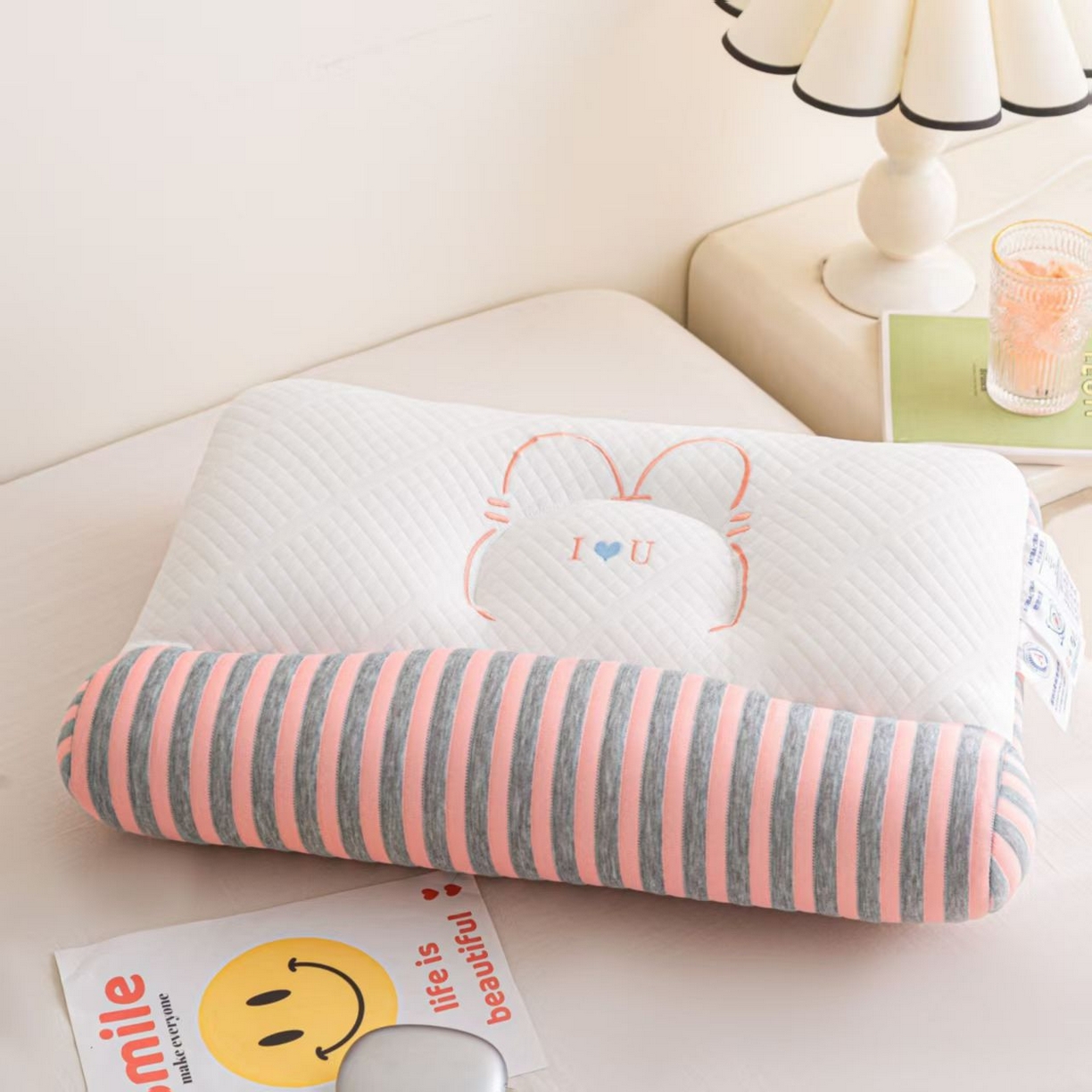 91家纺网 家纺一手货源 找家纺 佳尚枕芯2025新款刺绣情侣款深睡牵引枕枕头枕芯 兔耳反牵引枕-红42x65cm中枕/只