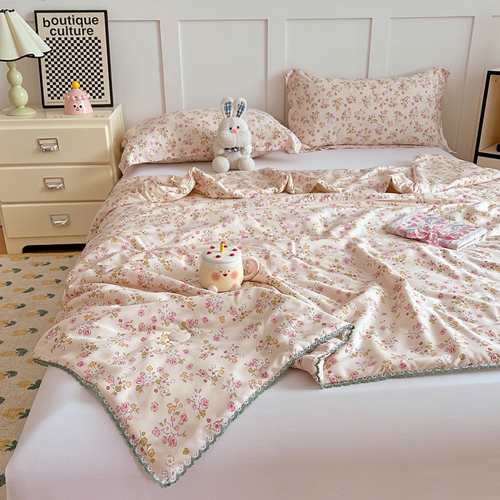 91家纺网 家纺一手货源 找家纺 VIP被业 2025新款书香绸网红直播小红书夏凉被凉感冰丝天丝夏被 春之序章