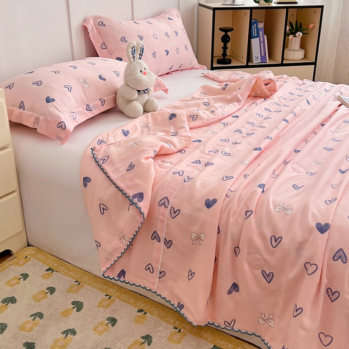 91家纺网 家纺一手货源 找家纺 VIP被业 2025新款书香绸网红直播小红书夏凉被凉感冰丝天丝夏被 怦然心动