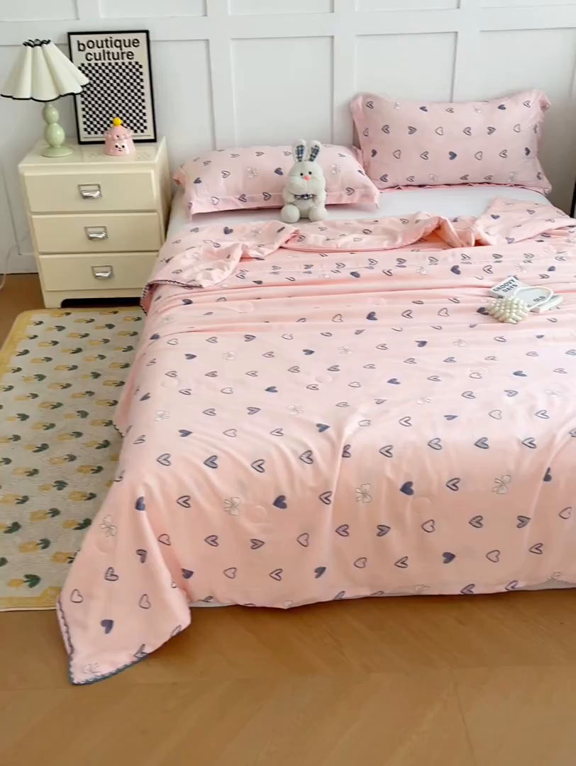 91家纺网 家纺一手货源 找家纺 VIP被业 2025新款书香绸网红直播小红书夏凉被凉感冰丝天丝夏被 怦然心动