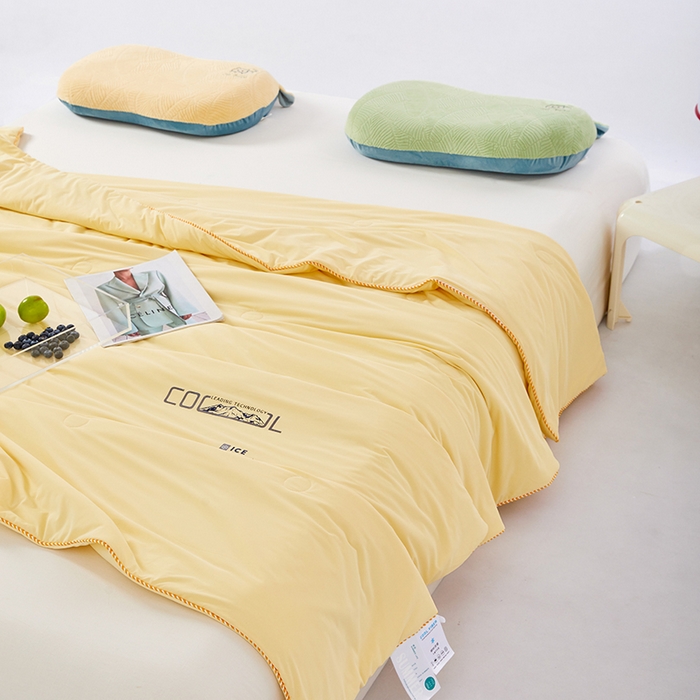 91家纺网 家纺一手货源 找家纺 VIP被业 2025新款云母凉感丝日本凉感科技冰淇淋氨纶天丝纯色夏被空调被 黄色
