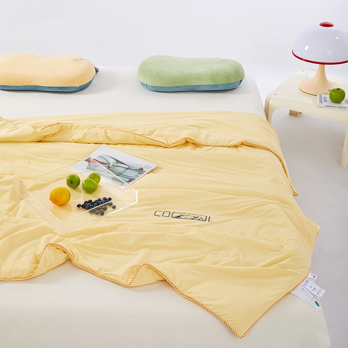 91家纺网 家纺一手货源 找家纺 VIP被业 2025新款云母凉感丝日本凉感科技冰淇淋氨纶天丝纯色夏被空调被 黄色