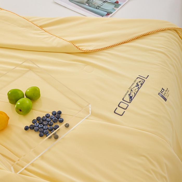 91家纺网 家纺一手货源 找家纺 VIP被业 2025新款云母凉感丝日本凉感科技冰淇淋氨纶天丝纯色夏被空调被 黄色