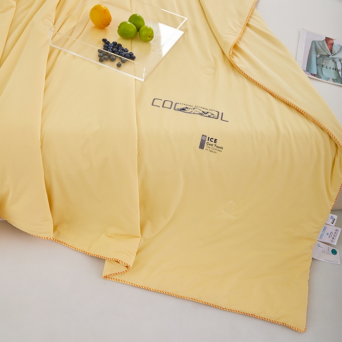 91家纺网 家纺一手货源 找家纺 VIP被业 2025新款云母凉感丝日本凉感科技冰淇淋氨纶天丝纯色夏被空调被 黄色