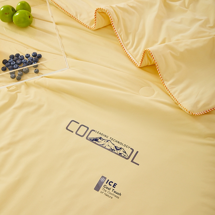 91家纺网 家纺一手货源 找家纺 VIP被业 2025新款云母凉感丝日本凉感科技冰淇淋氨纶天丝纯色夏被空调被 黄色