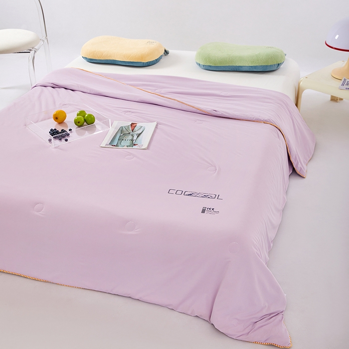 91家纺网 家纺一手货源 找家纺 VIP被业 2025新款云母凉感丝日本凉感科技冰淇淋氨纶天丝纯色夏被空调被 紫色