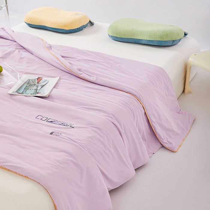 91家纺网 家纺一手货源 找家纺 VIP被业 2025新款云母凉感丝日本凉感科技冰淇淋氨纶天丝纯色夏被空调被 紫色