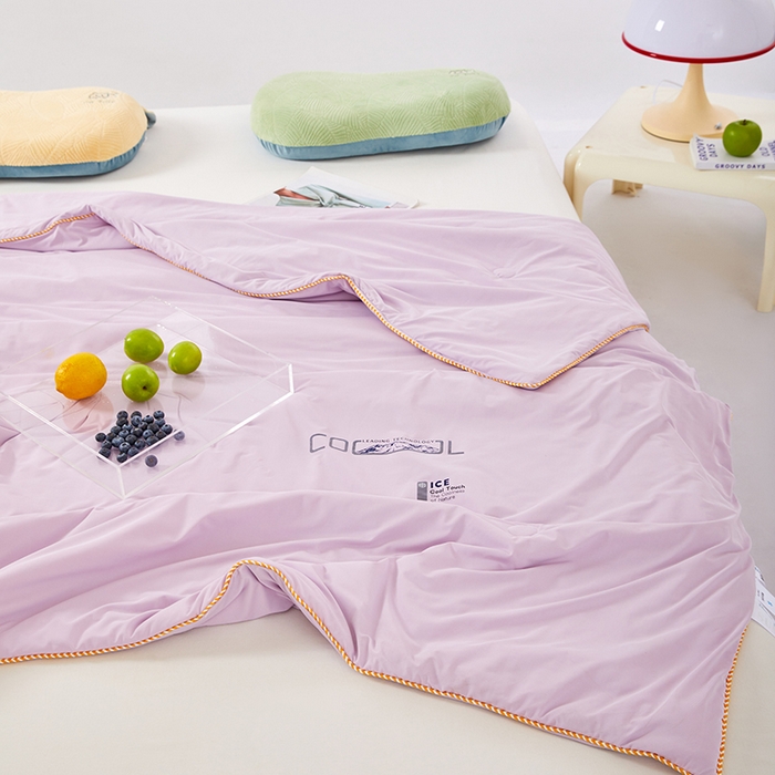 91家纺网 家纺一手货源 找家纺 VIP被业 2025新款云母凉感丝日本凉感科技冰淇淋氨纶天丝纯色夏被空调被 紫色