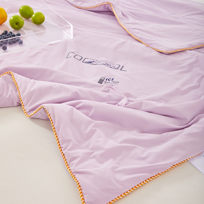 91家纺网 家纺一手货源 找家纺 VIP被业 2025新款云母凉感丝日本凉感科技冰淇淋氨纶天丝纯色夏被空调被 紫色