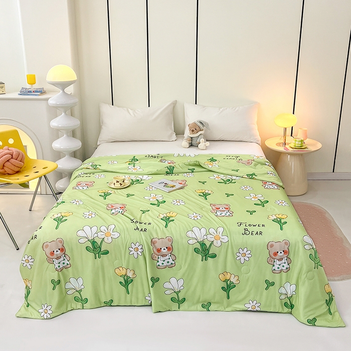 91家纺网 家纺一手货源 找家纺 VIP被业 2025新款印花凉感丝冰淇淋云母日本凉感科技冰淇淋氨纶凉感天丝纯色夏被空调被 可爱熊 绿