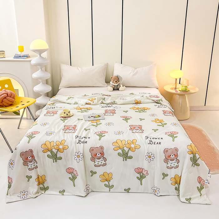 91家纺网 家纺一手货源 找家纺 VIP被业 2025新款印花凉感丝冰淇淋云母日本凉感科技冰淇淋氨纶凉感天丝纯色夏被空调被 可爱熊 米