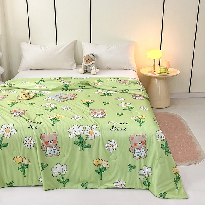 91家纺网 家纺一手货源 找家纺 VIP被业 2025新款印花凉感丝冰淇淋云母日本凉感科技冰淇淋氨纶凉感天丝纯色夏被空调被 可爱熊 绿