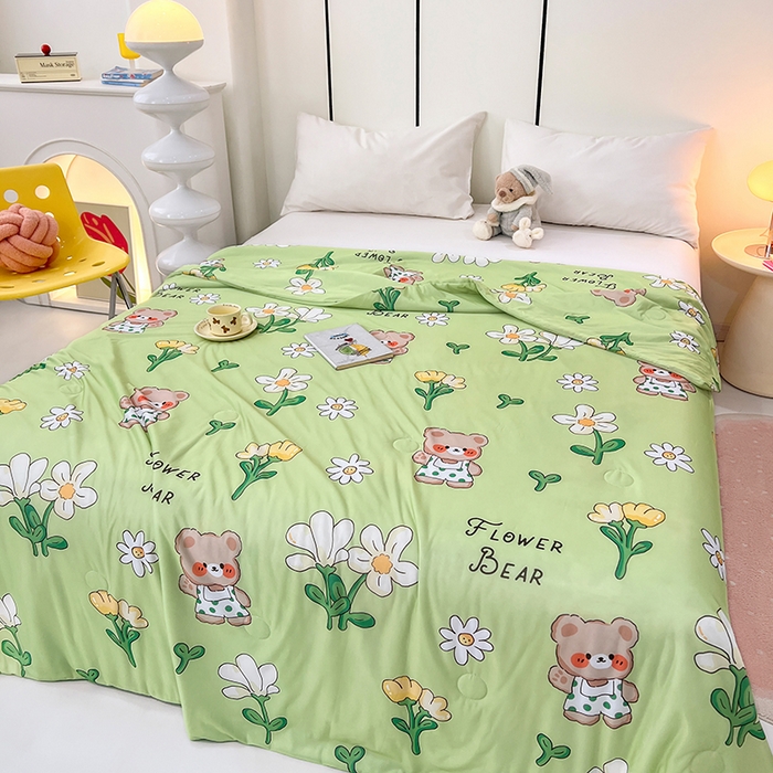 91家纺网 家纺一手货源 找家纺 VIP被业 2025新款印花凉感丝冰淇淋云母日本凉感科技冰淇淋氨纶凉感天丝纯色夏被空调被 可爱熊 绿