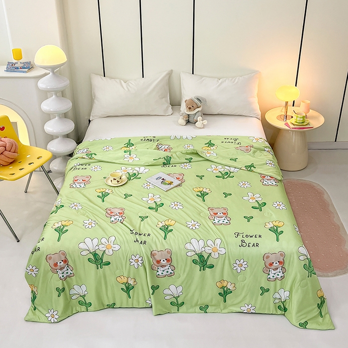 91家纺网 家纺一手货源 找家纺 VIP被业 2025新款印花凉感丝冰淇淋云母日本凉感科技冰淇淋氨纶凉感天丝纯色夏被空调被 可爱熊 绿