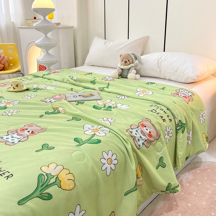 91家纺网 家纺一手货源 找家纺 VIP被业 2025新款印花凉感丝冰淇淋云母日本凉感科技冰淇淋氨纶凉感天丝纯色夏被空调被 可爱熊 绿