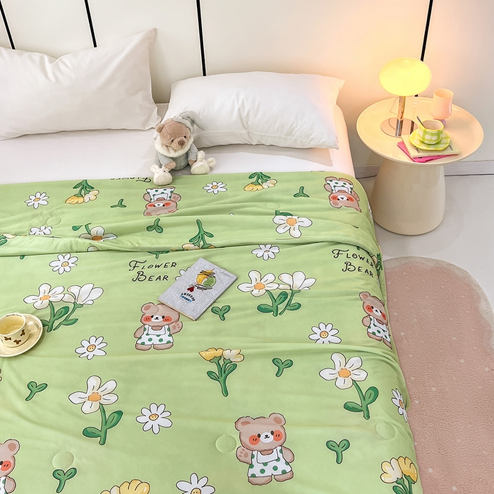 91家纺网 家纺一手货源 找家纺 VIP被业 2025新款印花凉感丝冰淇淋云母日本凉感科技冰淇淋氨纶凉感天丝纯色夏被空调被 可爱熊 绿