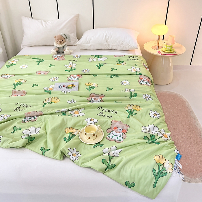 91家纺网 家纺一手货源 找家纺 VIP被业 2025新款印花凉感丝冰淇淋云母日本凉感科技冰淇淋氨纶凉感天丝纯色夏被空调被 可爱熊 绿