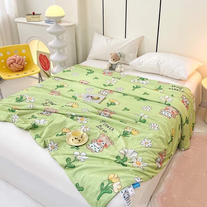 91家纺网 家纺一手货源 找家纺 VIP被业 2025新款印花凉感丝冰淇淋云母日本凉感科技冰淇淋氨纶凉感天丝纯色夏被空调被 可爱熊 绿