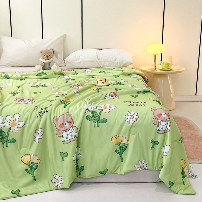 91家纺网 家纺一手货源 找家纺 VIP被业 2025新款印花凉感丝冰淇淋云母日本凉感科技冰淇淋氨纶凉感天丝纯色夏被空调被 可爱熊 绿